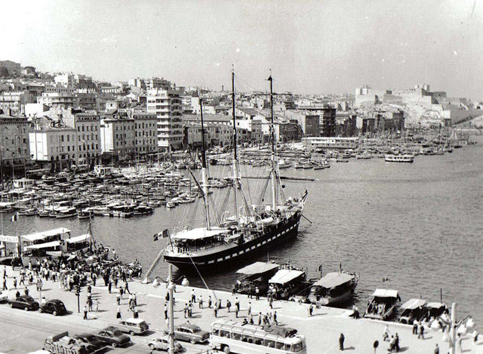 Le Giorgio Cini dans le vieux port de Marseille.